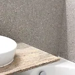 Zum Wohlfuehlen Fuer Max 5 Erwachsene Und 1 Kind, Schwimmbad Vor Der Tuer, Tiere Erlaubt Daire *