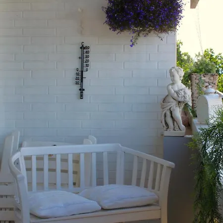 Zum Wohlfuehlen Fuer Max 5 Erwachsene Und 1 Kind, Schwimmbad Vor Der Tuer, Tiere Erlaubt