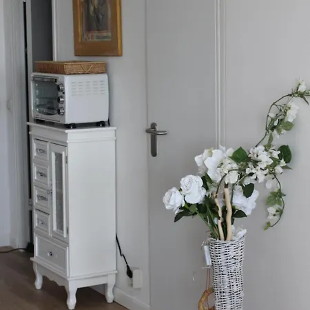 Zum Wohlfuehlen Fuer Max 5 Erwachsene Und 1 Kind, Schwimmbad Vor Der Tuer, Tiere Erlaubt דירה זירקסדורף