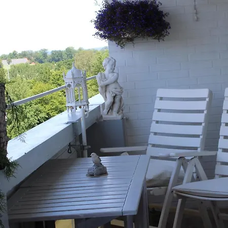 דירה Zum Wohlfuehlen Fuer Max 5 Erwachsene Und 1 Kind, Schwimmbad Vor Der Tuer, Tiere Erlaubt זירקסדורף