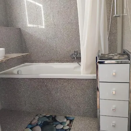 Apartment Zum Wohlfuehlen Fuer Max 5 Erwachsene Und 1 Kind, Schwimmbad Vor Der Tuer, Tiere Erlaubt