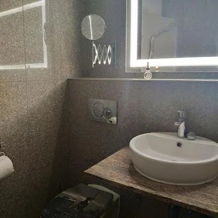 דירה Zum Wohlfuehlen Fuer Max 5 Erwachsene Und 1 Kind, Schwimmbad Vor Der Tuer, Tiere Erlaubt זירקסדורף